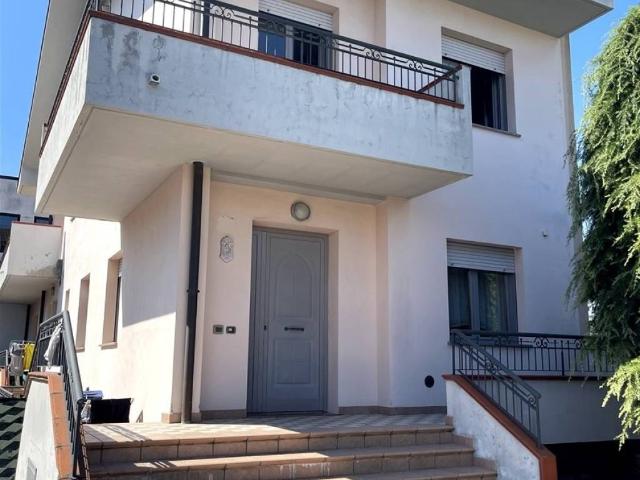 Villa Indipendente in vendita a Zona Artigianale Viserba Monte, Rimini