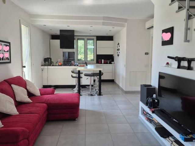 Villa Indipendente in vendita a Rimini, Reggio Emilia