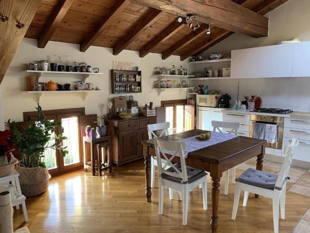 Villa Indipendente in vendita a Pianura Reggiana, Re