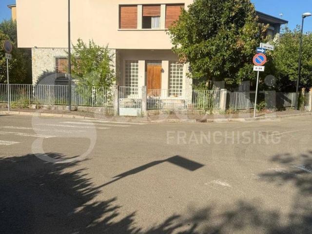 Villa Indipendente in vendita a Riolo Terme, Ravenna