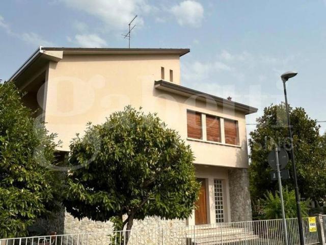 Villa Indipendente in vendita a Riolo Terme, Ravenna