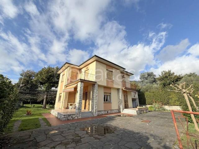 Villa Indipendente in vendita a Seravezza, Toscana