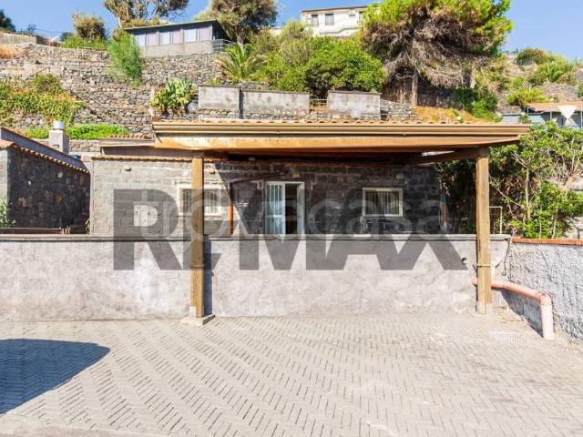 Villa Indipendente in vendita a Carruba, Riposto