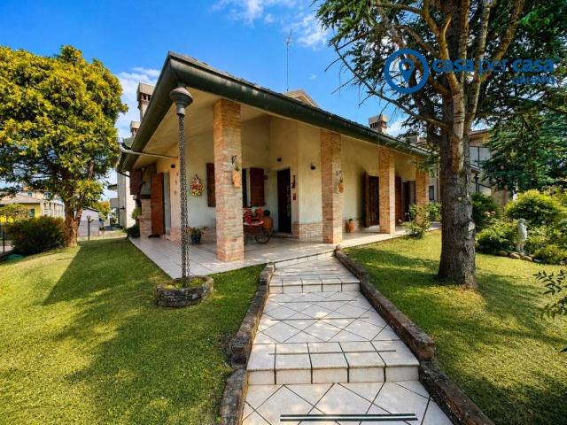 Villa Indipendente in vendita a Unione Terre e Fiumi, Reggio Emilia