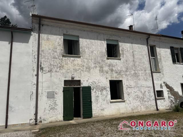 Villa Indipendente in vendita a Unione Terre e Fiumi, Reggio Emilia