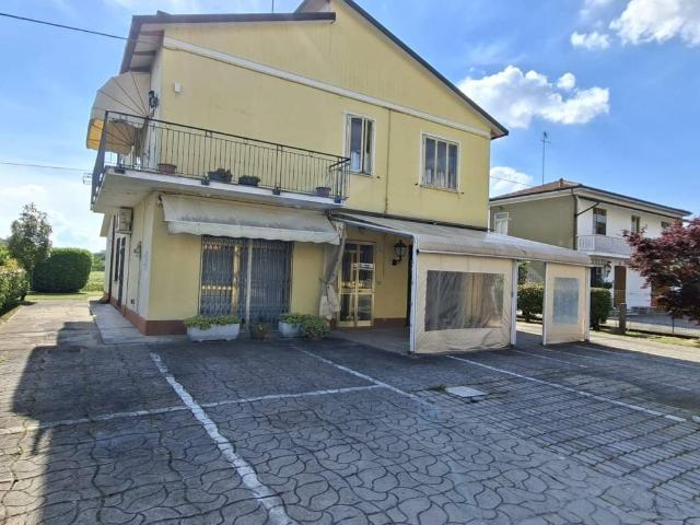 Villa Indipendente in vendita a Unione Terre e Fiumi, Reggio Emilia
