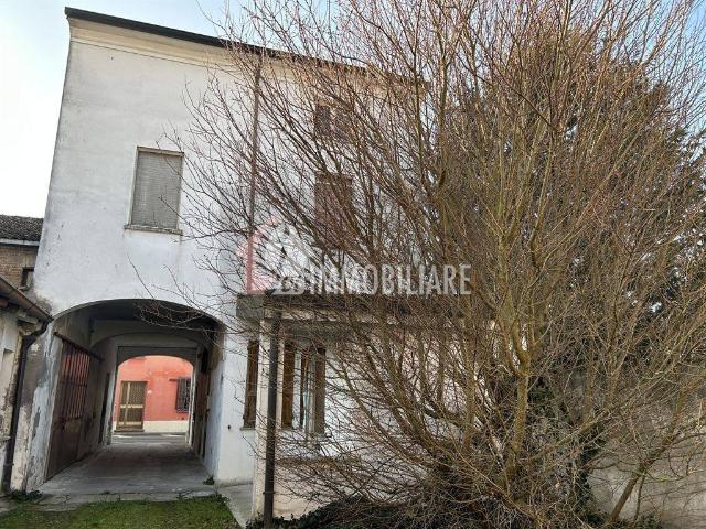 Villa Indipendente in vendita a Rivarolo del Re ed Uniti, Cremona