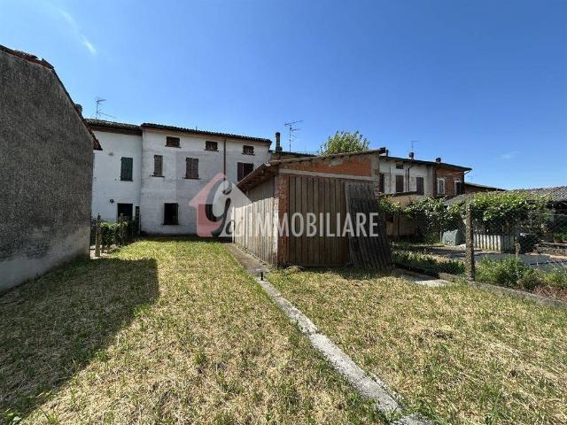 Villa Indipendente in vendita a Rivarolo Del Re, Lombardia
