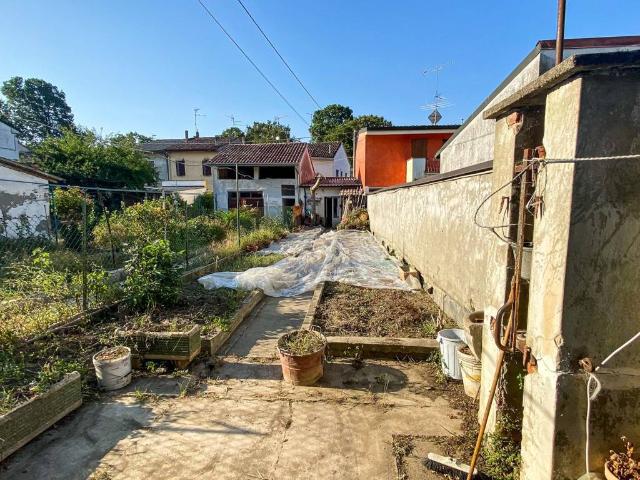 Villa Indipendente in vendita a Rivarolo Del Re, Lombardia
