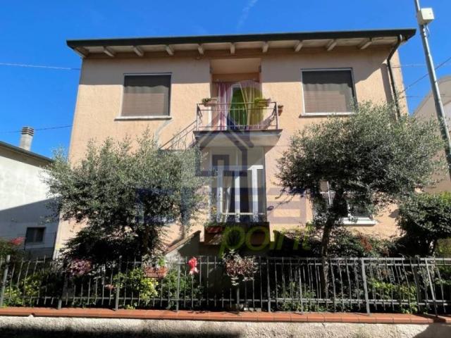 Villa Indipendente in vendita a Rivarolo Del Re, Lombardia