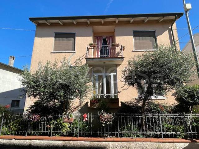 Villa Indipendente in vendita a Rivarolo del Re ed Uniti, Cremona