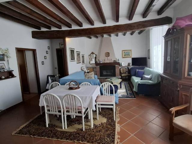 Villa Indipendente in vendita a Fabbiano, Rivergaro