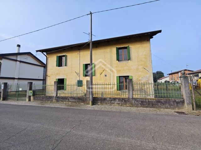Villa Indipendente in vendita a Rivignano Teor / Rivignan Teôr, Ariis