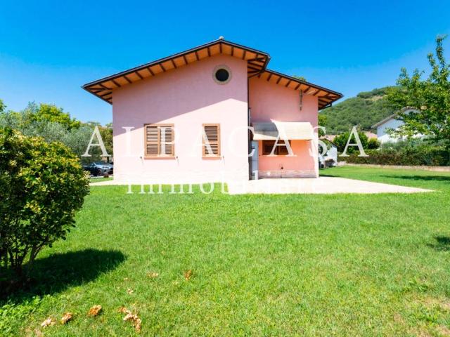 Villa Indipendente in vendita a Rivodutri, Lazio