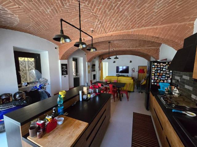 Villa Indipendente in vendita a Borgo Uriola, Piemonte