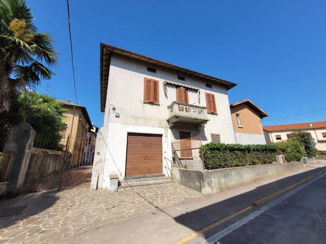 Villa Indipendente in vendita a Robbiate, Lecco
