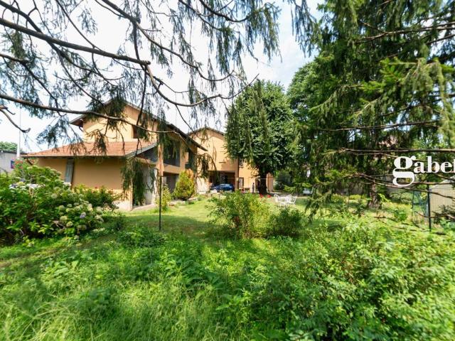 Villa Indipendente in vendita a Robbiate, Lecco