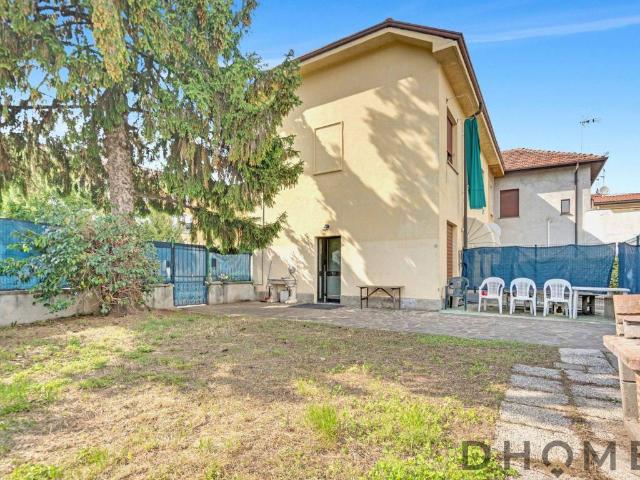 Villa Indipendente in vendita a Robbiate, Lombardia