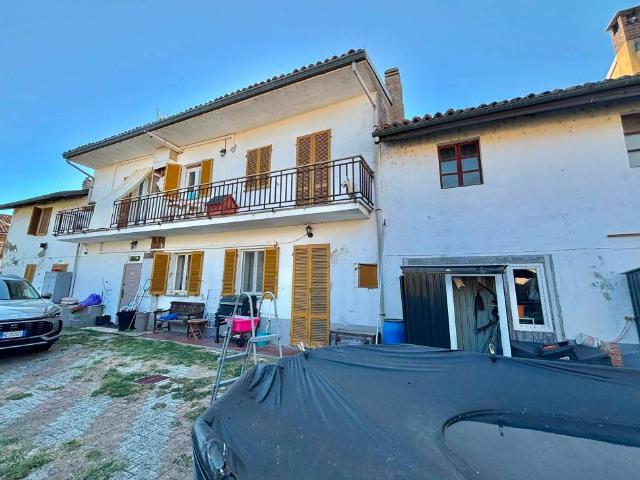 Villa Indipendente in vendita a Robbio, Pavia