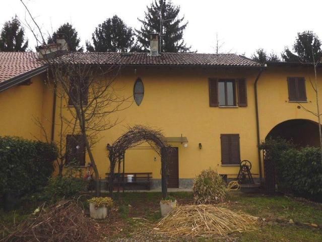 Villa Indipendente in vendita a Robecco Sul Naviglio, Lombardia