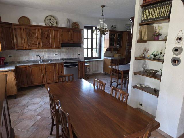 Villa Indipendente in vendita a Piemonte, Asti