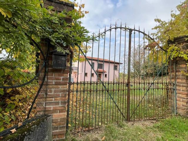 Villa Indipendente in vendita a Piemonte, Asti