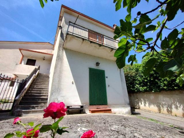 Villa Indipendente in vendita a Rocca D'arce, Lazio