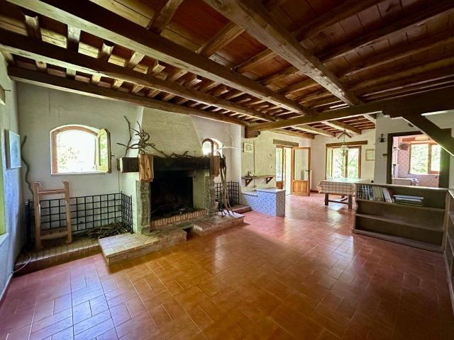 Villa Indipendente in vendita a Colle Belvedere, Rocca Di Mezzo