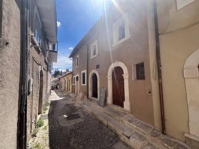 Villa Indipendente in vendita a Rocca Di Mezzo, Abruzzo