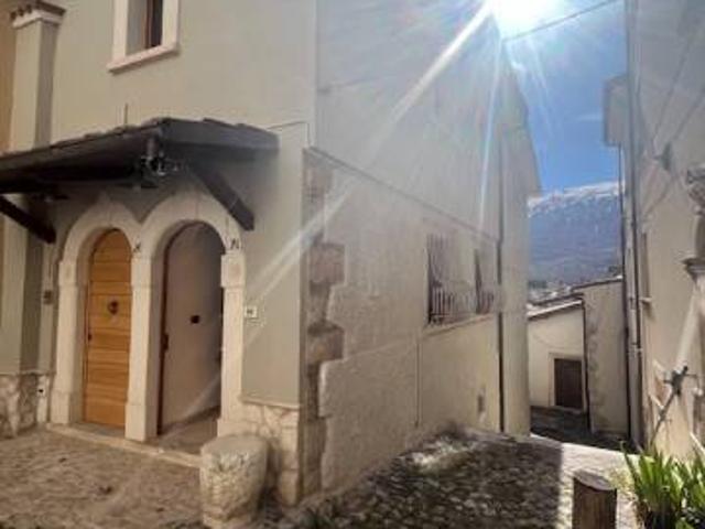 Villa Indipendente in vendita a Rocca Di Mezzo, Abruzzo
