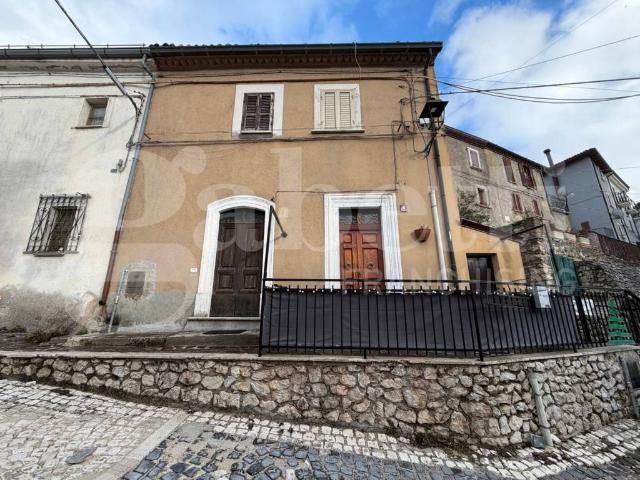 Villa Indipendente in vendita a Rovere, Rocca di Mezzo