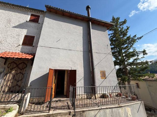 Villa Indipendente in vendita a Rocca Di Mezzo, Abruzzo