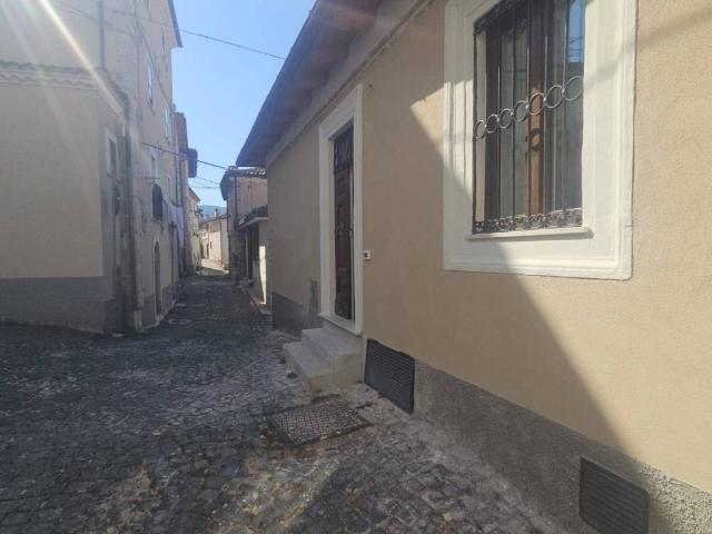 Villa Indipendente in vendita a Rocca Di Mezzo, Abruzzo