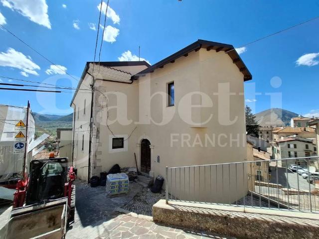 Villa Indipendente in vendita a Rocca Di Mezzo, Abruzzo