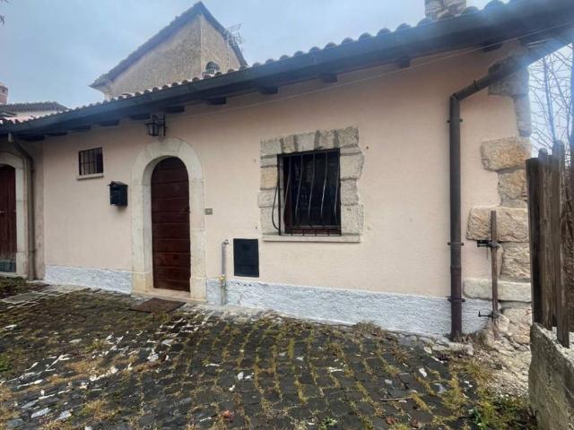 Villa Indipendente in vendita a Rocca Di Mezzo, Abruzzo