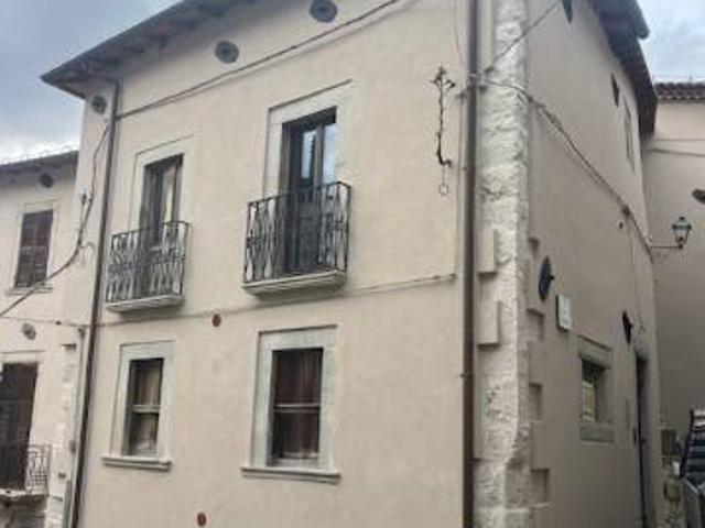 Villa Indipendente in vendita a Rocca Di Mezzo, Abruzzo