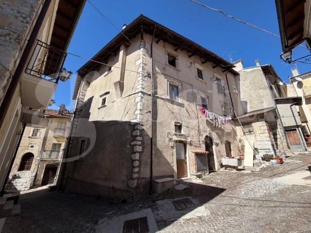 Villa Indipendente in vendita a Rocca Di Mezzo, Abruzzo