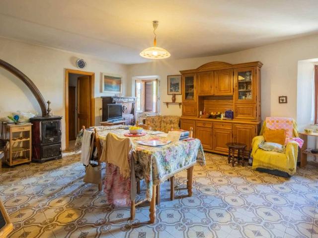 Villa Indipendente in vendita a Rocca Sinibalda, Rieti