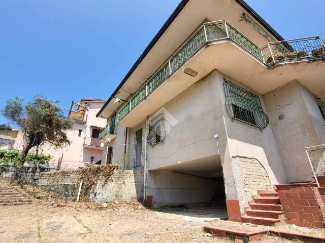 Villa Indipendente in vendita a Roccabascerana, Campania