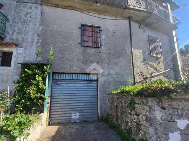 Villa Indipendente in vendita a Roccabascerana, Campania