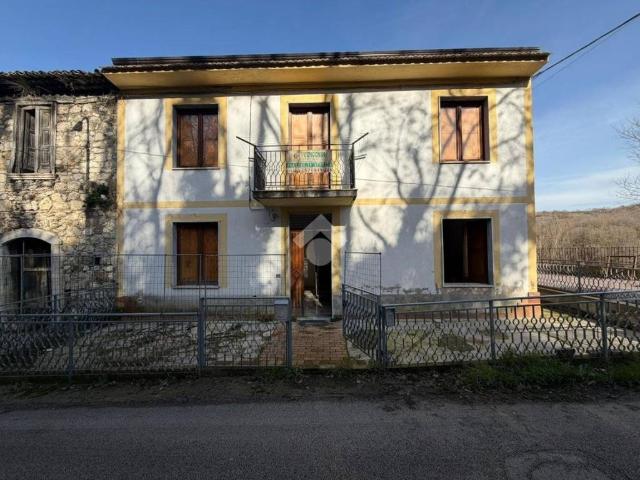 Villa Indipendente in vendita a Roccabascerana, Campania