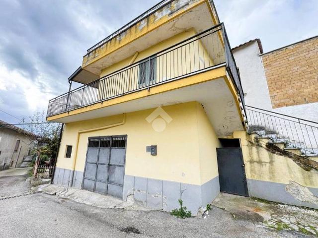 Villa Indipendente in vendita a Roccabascerana, Campania