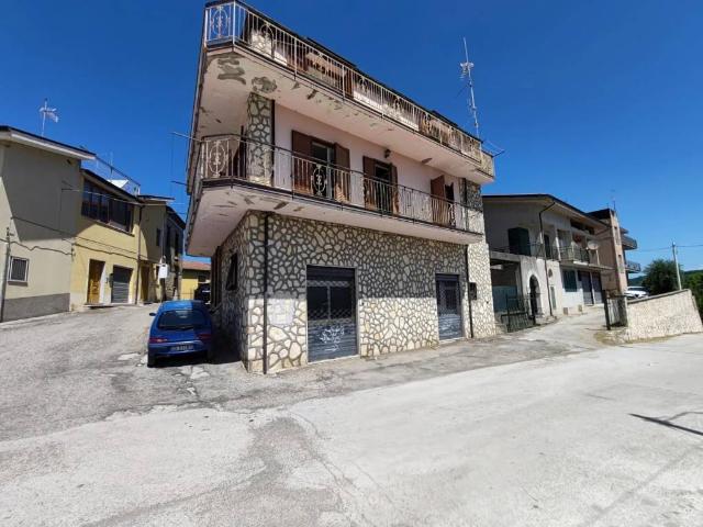 Villa Indipendente in vendita a Roccabascerana, Campania