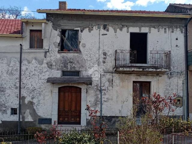 Villa Indipendente in vendita a Squillani, Roccabascerana