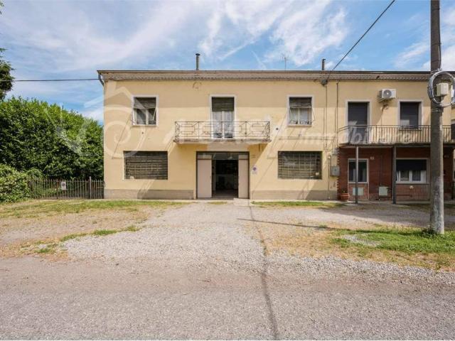 Villa Indipendente in vendita a Roccabianca, Reggio Emilia