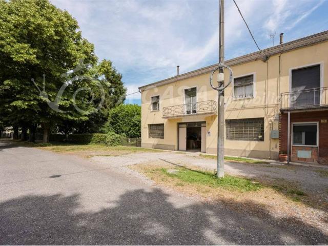 Villa Indipendente in vendita a Roccabianca, Reggio Emilia