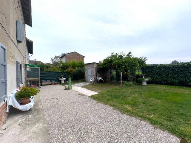 Villa Indipendente in vendita a Roccabianca, Reggio Emilia