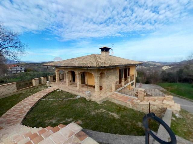 Villa Indipendente in vendita a Roccamontepiano, Abruzzo