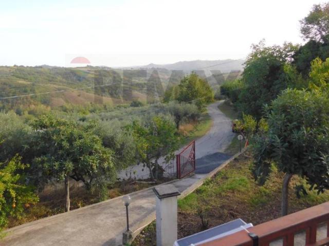 Villa Indipendente in vendita a Roccamontepiano, Abruzzo