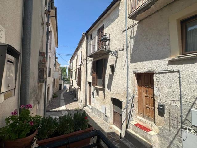 Villa Indipendente in vendita a Roccamorice, Abruzzo